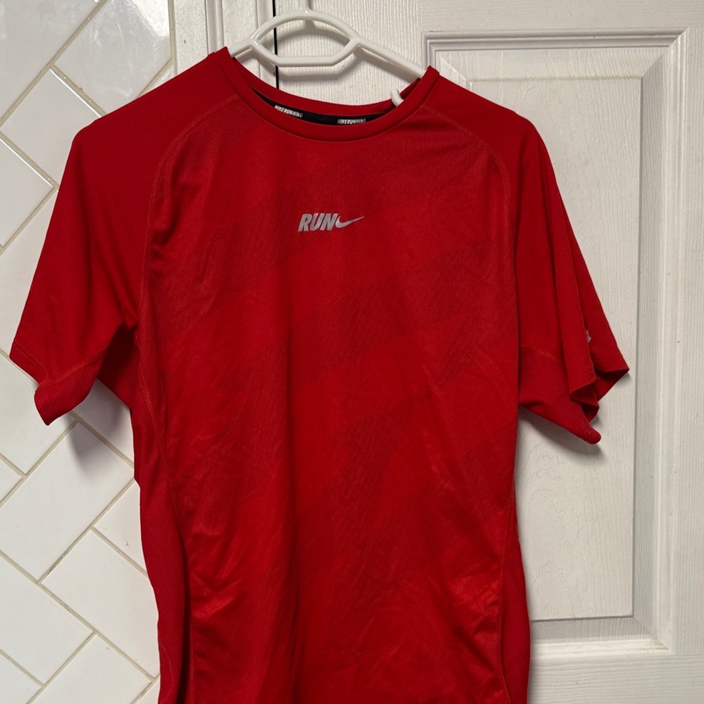 Nike Men's Red Short Sleeve Tee